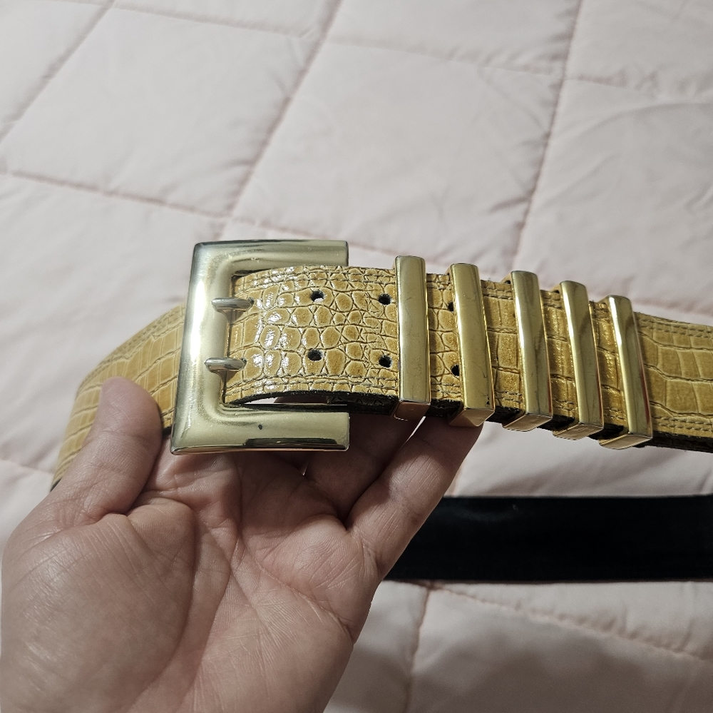 Escada belt